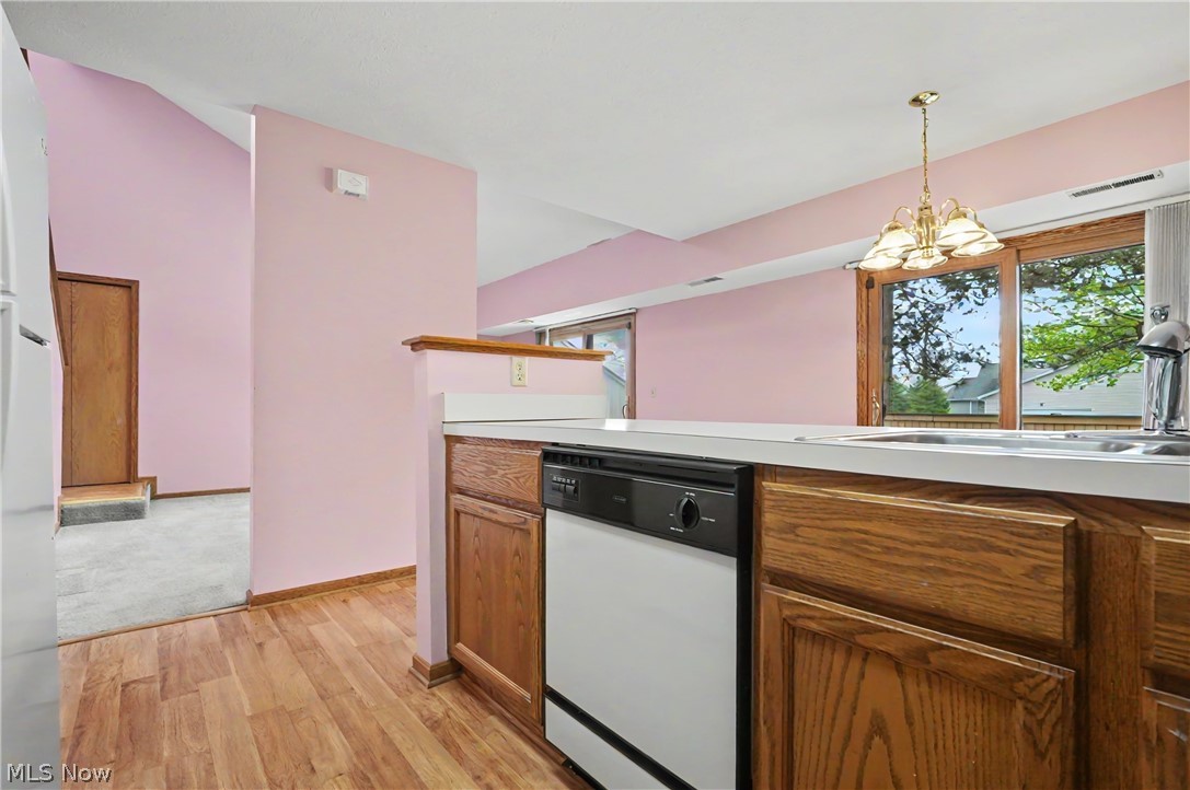 Windchimes On Summit - Residential