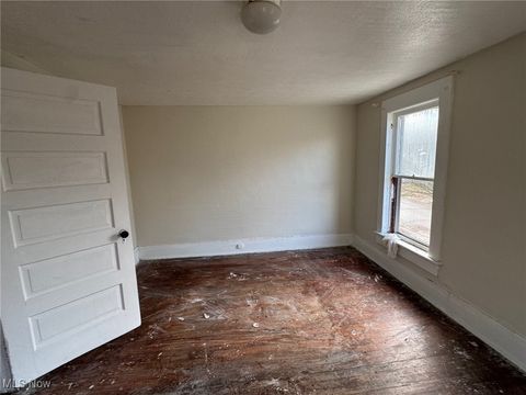 Tiny photo for 1011 Laurel Avenue, Akron, OH 44307 (MLS # 5180269)