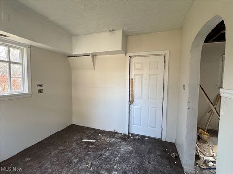 Tiny photo for 1011 Laurel Avenue, Akron, OH 44307 (MLS # 5180269)