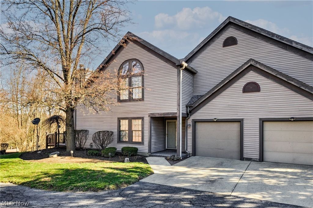 Photo of 4032 Saint Andrews Court #1, Canfield, OH 44406 (MLS # 5199976)