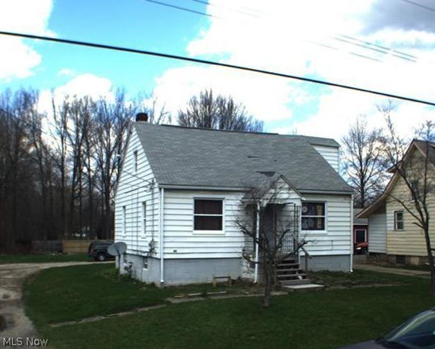 3 bedroom starter or rental in Howland. Currently rents for $638/month.
