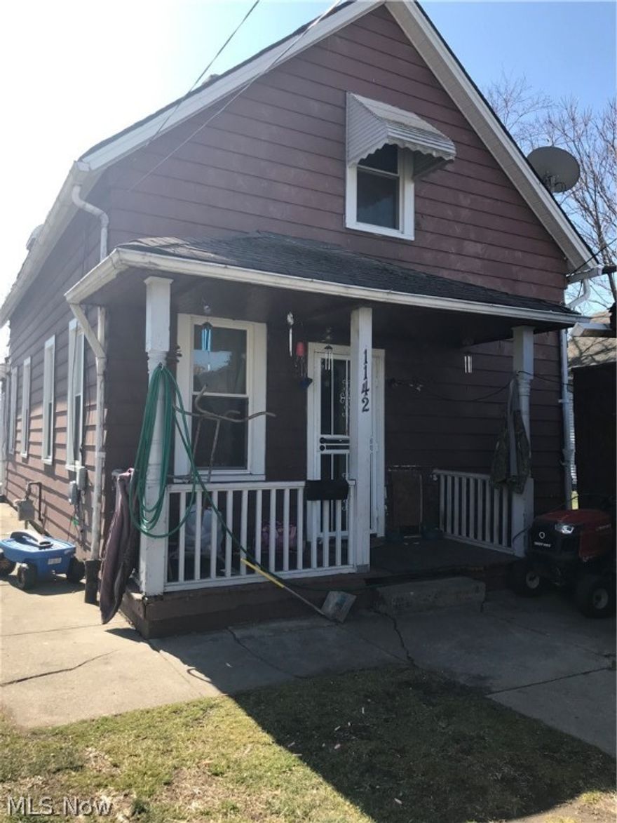 Hidden gem in Tremont!  Private lot at end of dead end street - 3 bedroom, 1 bath with extra lot!  Needs work - restore this home to it's full potential!