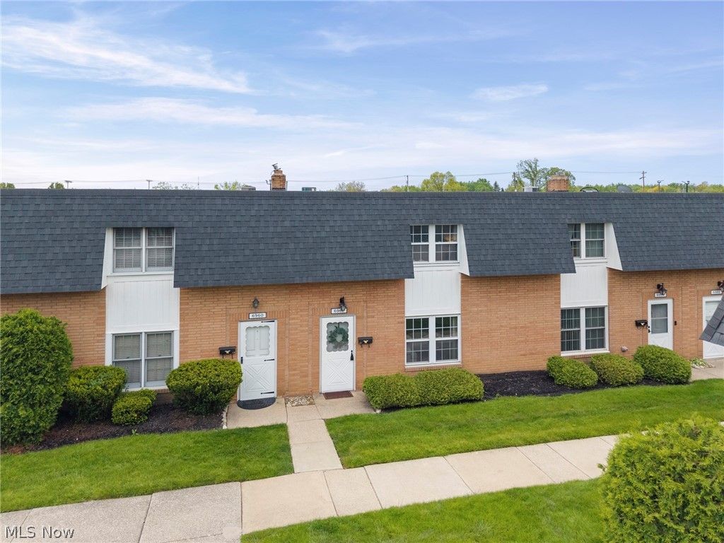Photo of 6962 S Parkway Drive, Middleburg Heights, OH 44130 (MLS # 5208152)