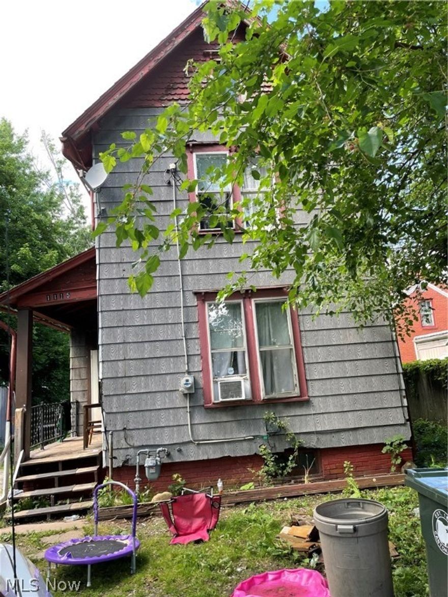 Possession subject to the Rights of Tenant Written Month - to Month Lease.  Stove & Refrigerator belong to Tenant.  Deposit is $500 & Rent is $500 per month.  Landlord pays for Water/Sewer/Trash.  Tucked away West side of Fulton Road.  Great Investor potential.  Sold "As Is"