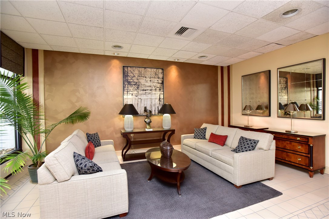 Meridian Condo - Residential