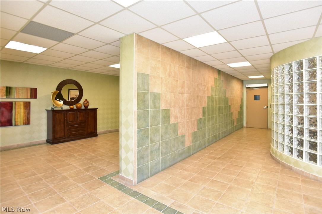 Meridian Condo - Residential