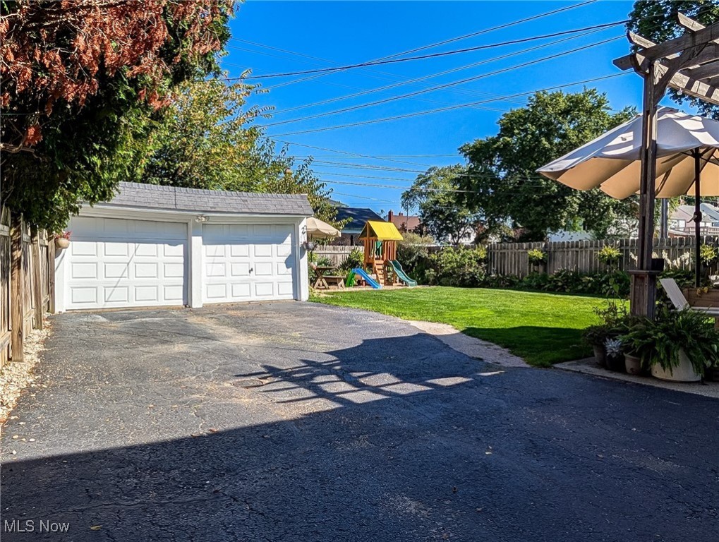 University Heights, Ohio 44118, United States, 4 Bedrooms Bedrooms, ,2 BathroomsBathrooms,Residential,Active,238661