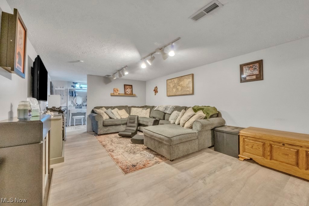 6254 Mackenzie Road, North Olmsted, Ohio image 35