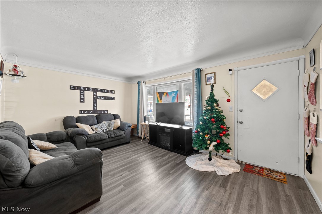 3817 Woodbridge Avenue