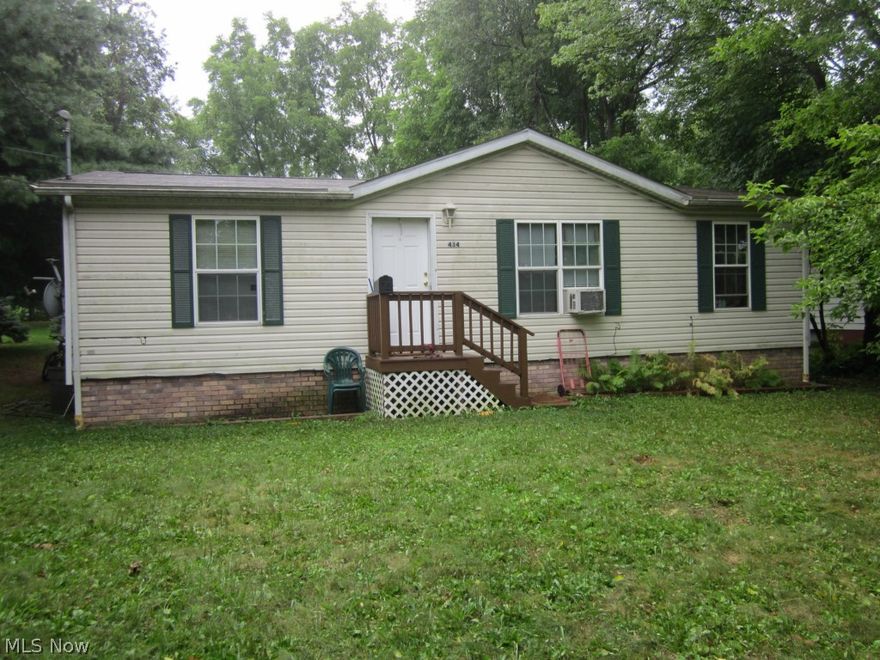 3 bedroom 2 bath modular ranch home on large lot. Well maintained.