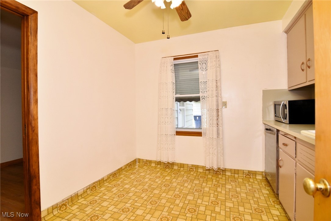 Cleveland Heights, Ohio 44121, United States, 4 Bedrooms Bedrooms, ,3 BathroomsBathrooms,Residential,Active,132131