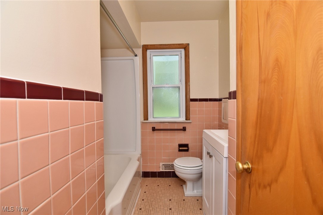 Cleveland Heights, Ohio 44121, United States, 4 Bedrooms Bedrooms, ,3 BathroomsBathrooms,Residential,Active,132131