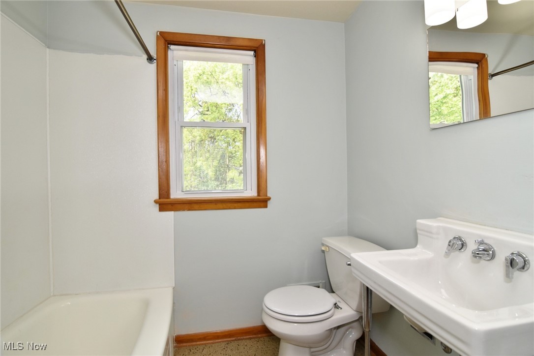 Cleveland Heights, Ohio 44121, United States, 4 Bedrooms Bedrooms, ,3 BathroomsBathrooms,Residential,Active,132131