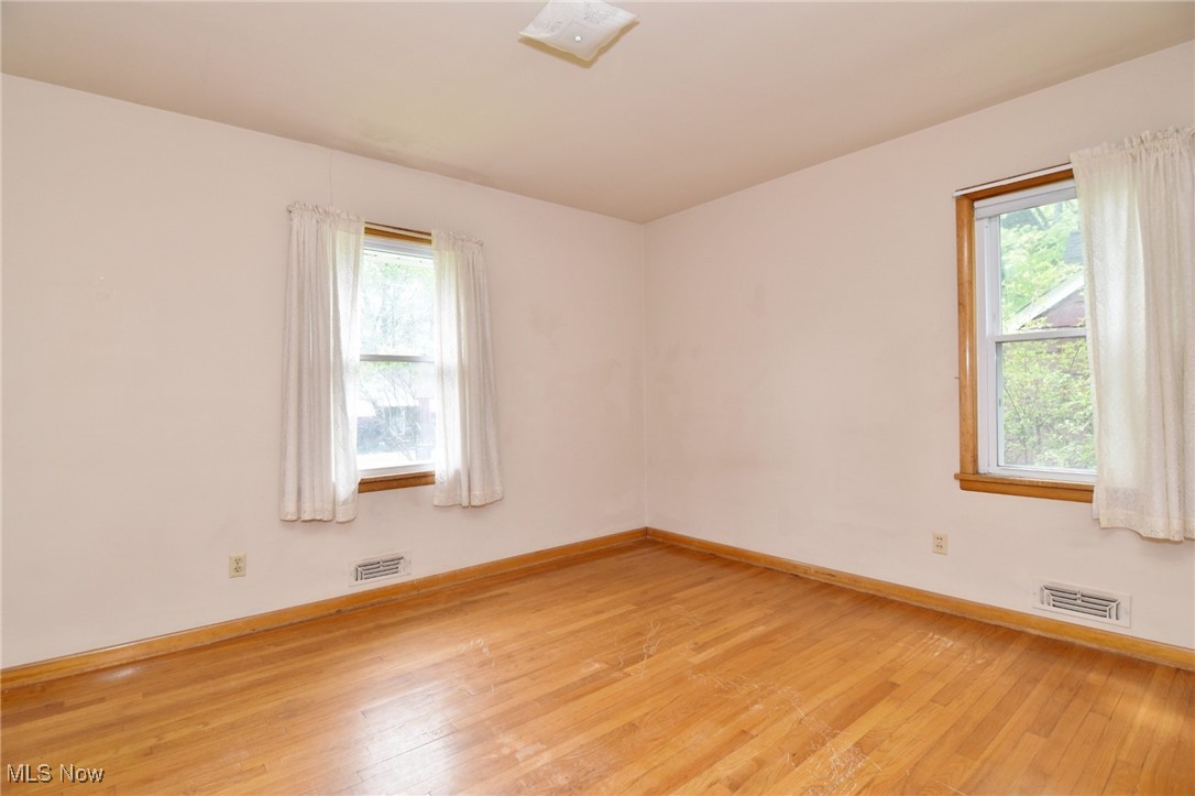 Cleveland Heights, Ohio 44121, United States, 4 Bedrooms Bedrooms, ,3 BathroomsBathrooms,Residential,Active,132131