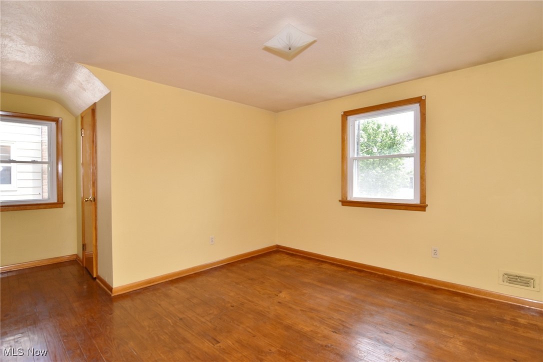 Cleveland Heights, Ohio 44121, United States, 4 Bedrooms Bedrooms, ,3 BathroomsBathrooms,Residential,Active,132131