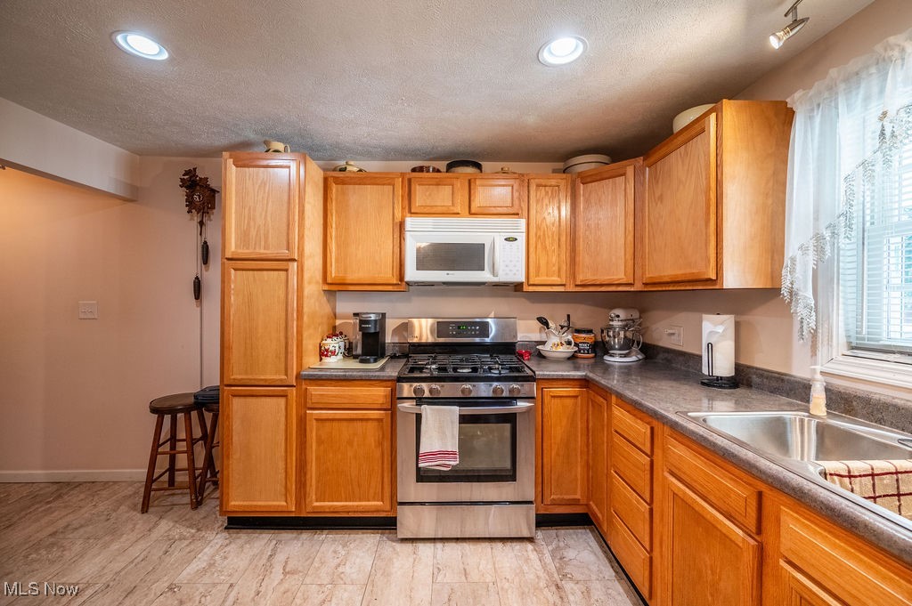 Parkersburg, West Virginia 26101, United States, 2 Bedrooms Bedrooms, ,2 BathroomsBathrooms,Residential,Active,228037