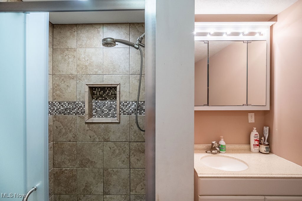 Parkersburg, West Virginia 26101, United States, 2 Bedrooms Bedrooms, ,2 BathroomsBathrooms,Residential,Active,228037