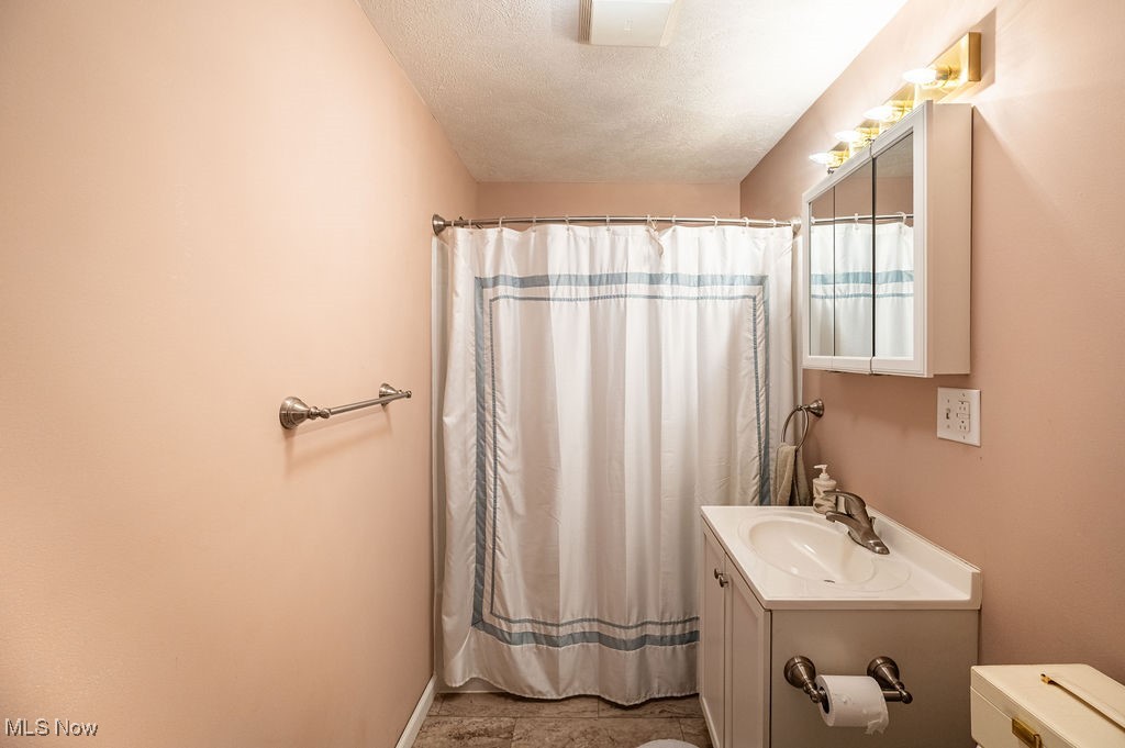 Parkersburg, West Virginia 26101, United States, 2 Bedrooms Bedrooms, ,2 BathroomsBathrooms,Residential,Active,228037