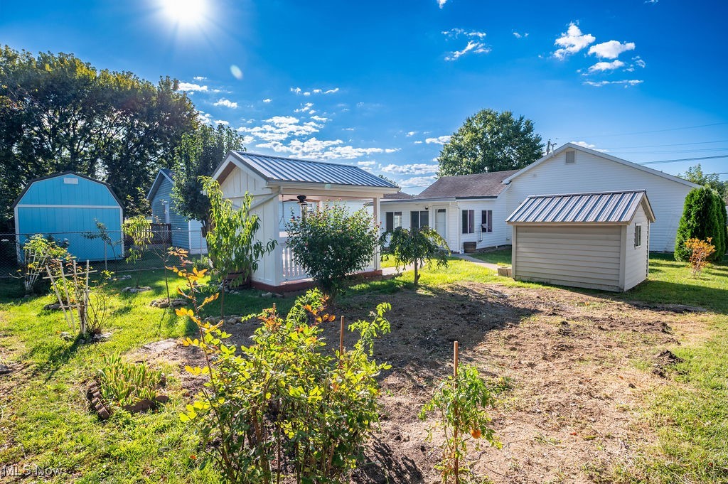 Parkersburg, West Virginia 26101, United States, 2 Bedrooms Bedrooms, ,2 BathroomsBathrooms,Residential,Active,228037