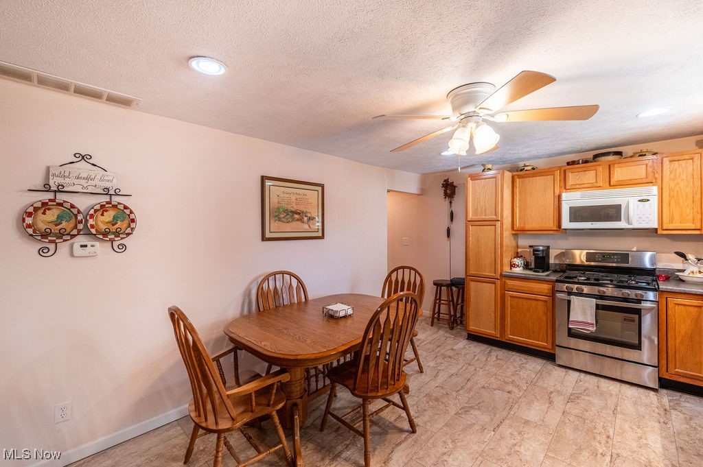 Parkersburg, West Virginia 26101, United States, 2 Bedrooms Bedrooms, ,2 BathroomsBathrooms,Residential,Active,228037