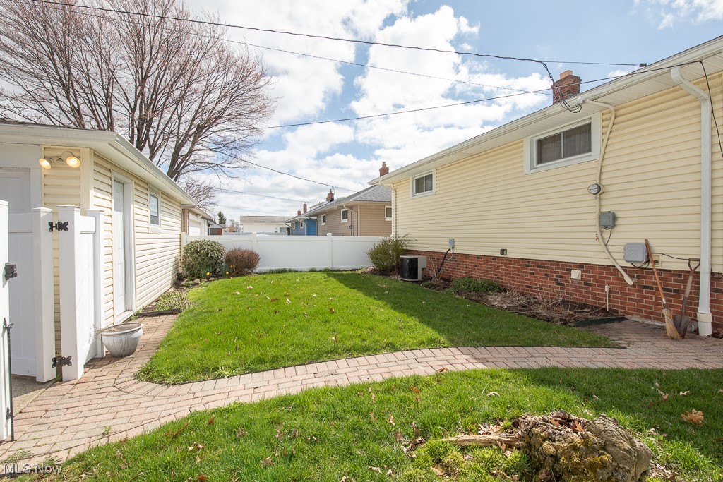 8218 Newport Avenue, Parma, Ohio image 27