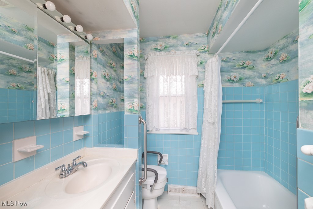 8218 Newport Avenue, Parma, Ohio image 10