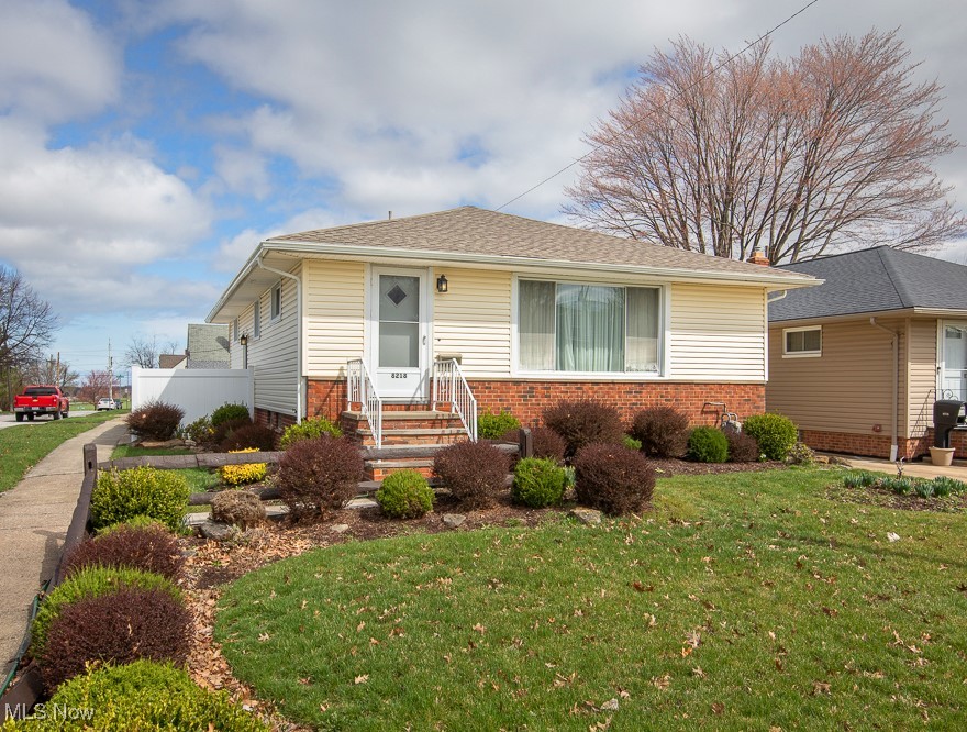 8218 Newport Avenue, Parma, Ohio image 1