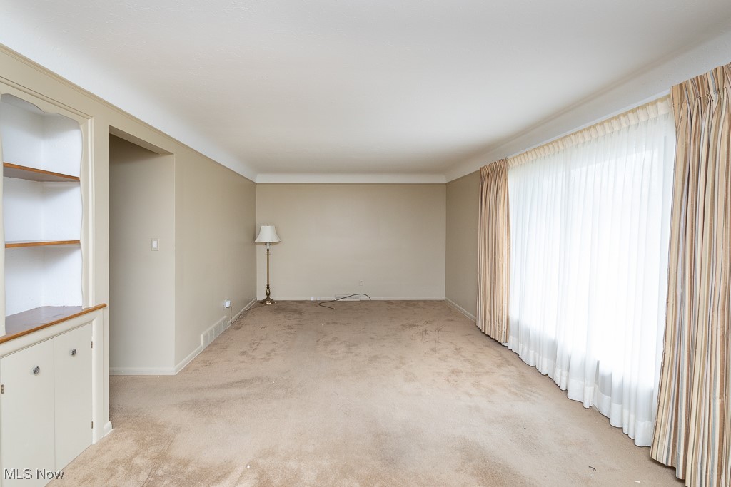 8218 Newport Avenue, Parma, Ohio image 3