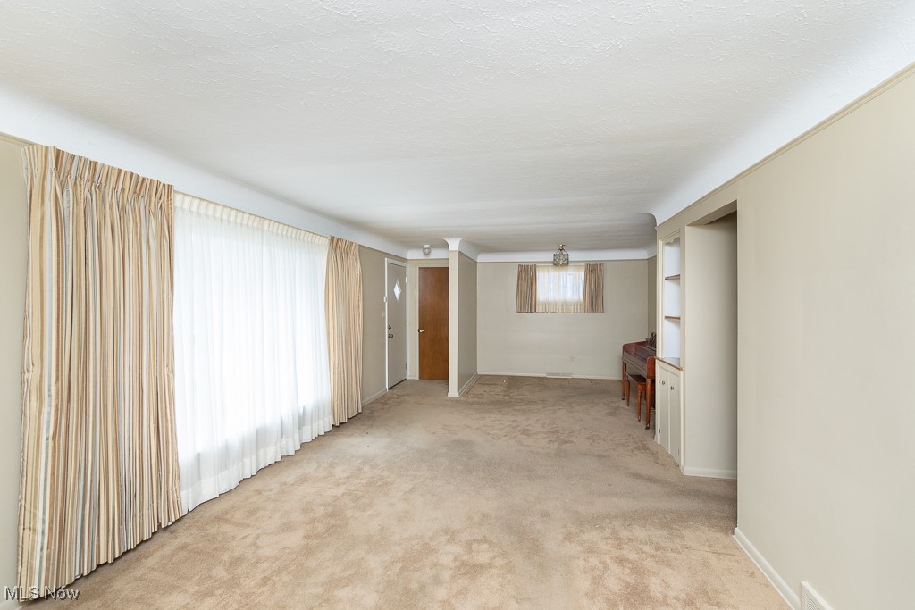 8218 Newport Avenue, Parma, Ohio image 4