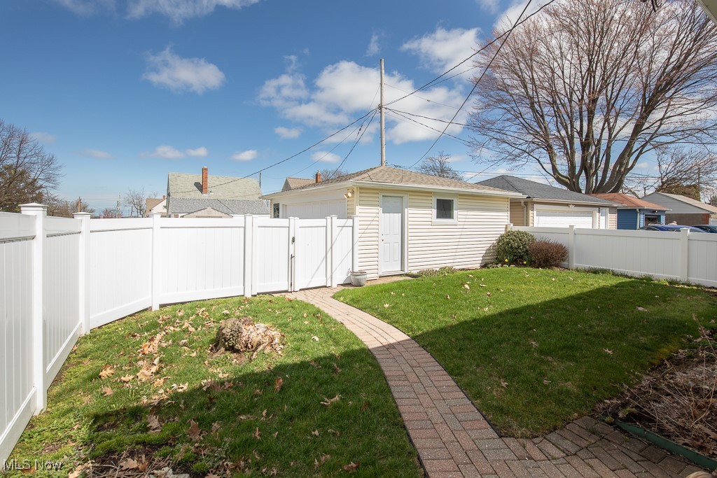 8218 Newport Avenue, Parma, Ohio image 29
