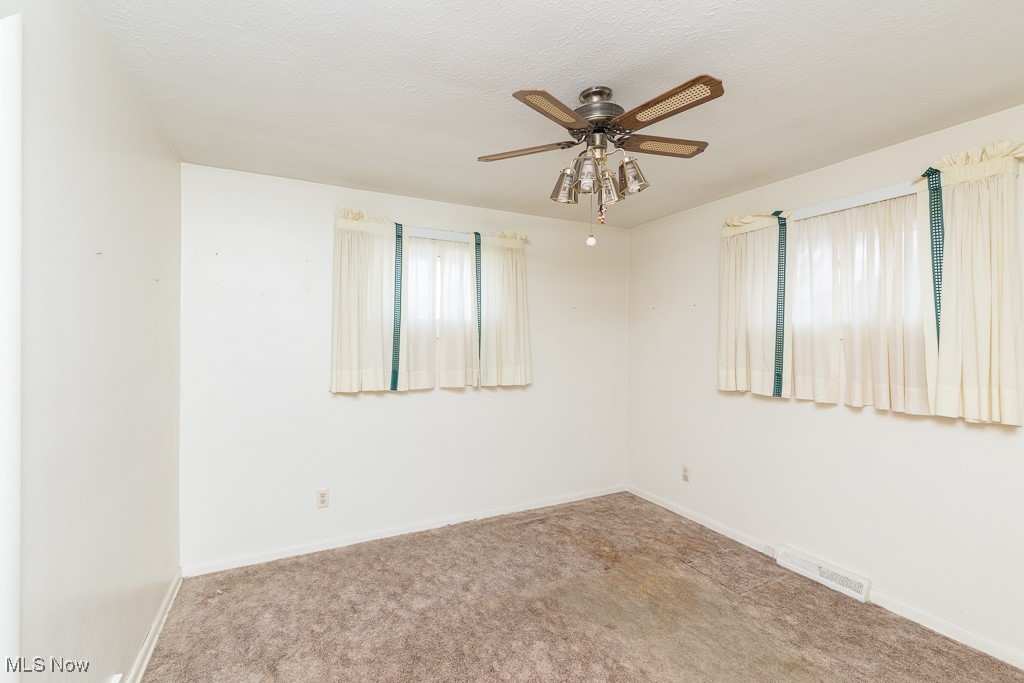 8218 Newport Avenue, Parma, Ohio image 13