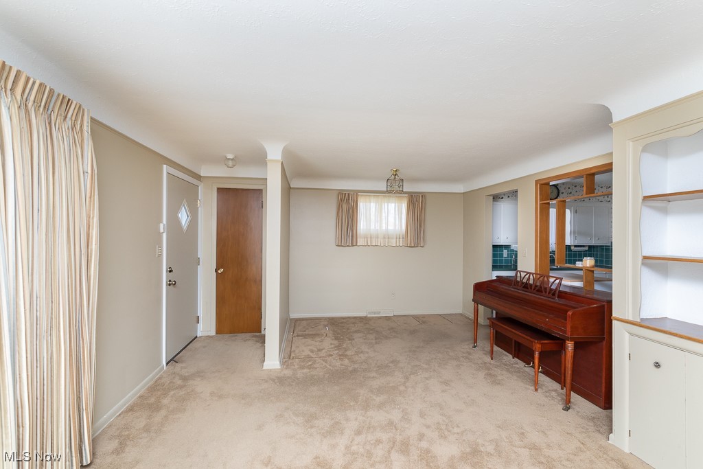 8218 Newport Avenue, Parma, Ohio image 2