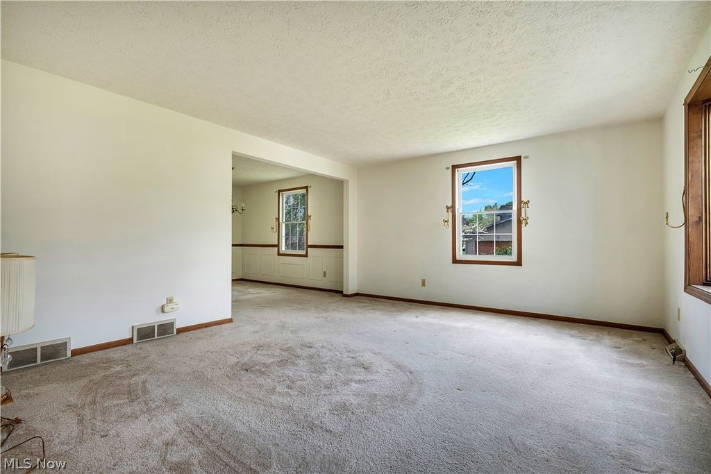 Photo of 8054 Fox Run Avenue NW, North Canton, OH 44720 (MLS # 5202109)