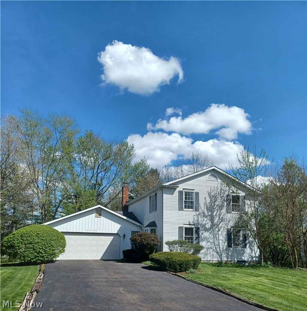 Photo of 8054 Fox Run Avenue NW, North Canton, OH 44720 (MLS # 5202109)