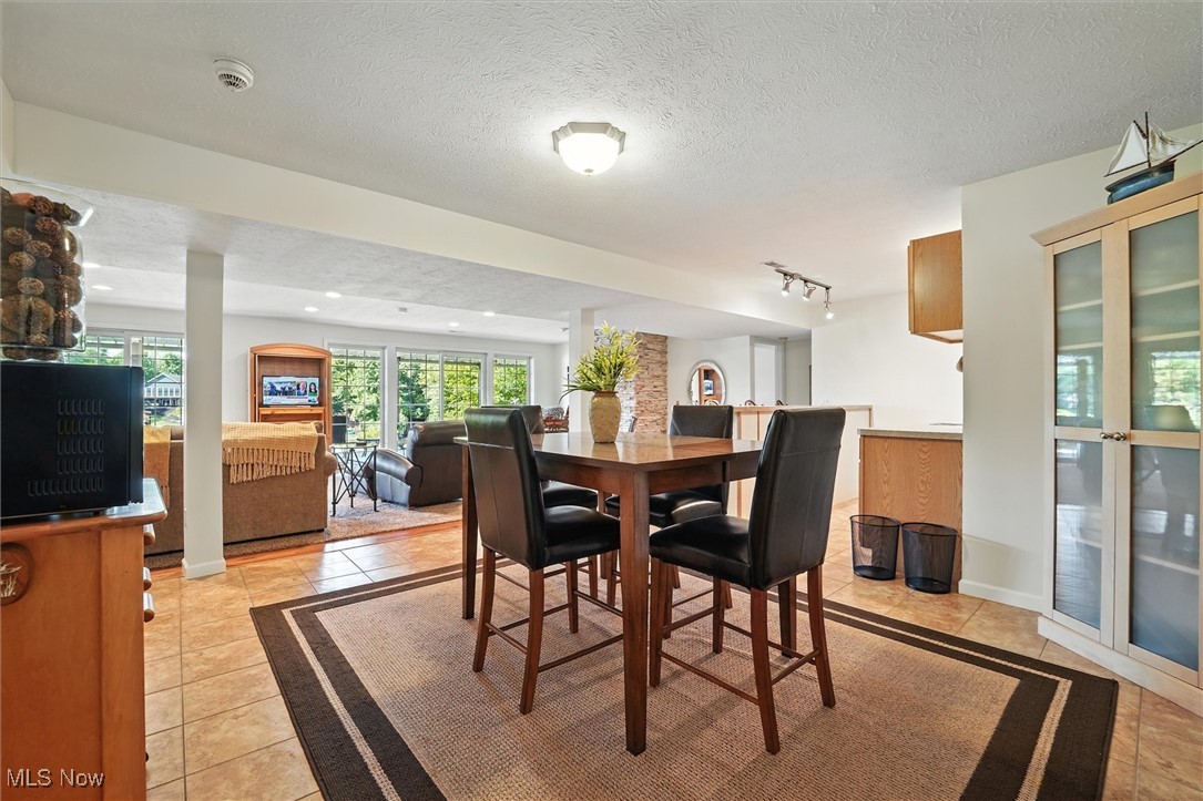 Roaming Rock Xx - Residential