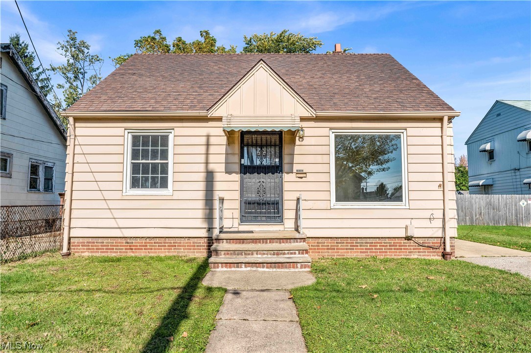 19203 Pawnee Ave, Cleveland - Spacious 3 bed 1 bath home! //
$1,100 rent / $1,100 deposit //
$49 application fee per adult //
NO SMOKING //
1 time $149 non-refundable set up fee paid at lease signing //
$30/month required resident benefit package; can include personal property/liability insurance for an additional $5/month for $35/month total. //
All applicants are required to fill out a PetScreening application, found on our website/app before being processed. Even if you have NO pets - this app must be filled out. 1-2 pets OK w/ approved PetScreening & PetFee (Some breed restrictions apply). 1 time, non-refundable pet fee of $200-500 per animal applies to all pets & must be paid prior to or when you pay your 1st month rent. (No fee for qualified assistance animals) //
Our application is processed through secure site: Findigs. They require ID & income verification. Without this, your app will not be processed. They offer 24/7 chat support on their app directly if you ha