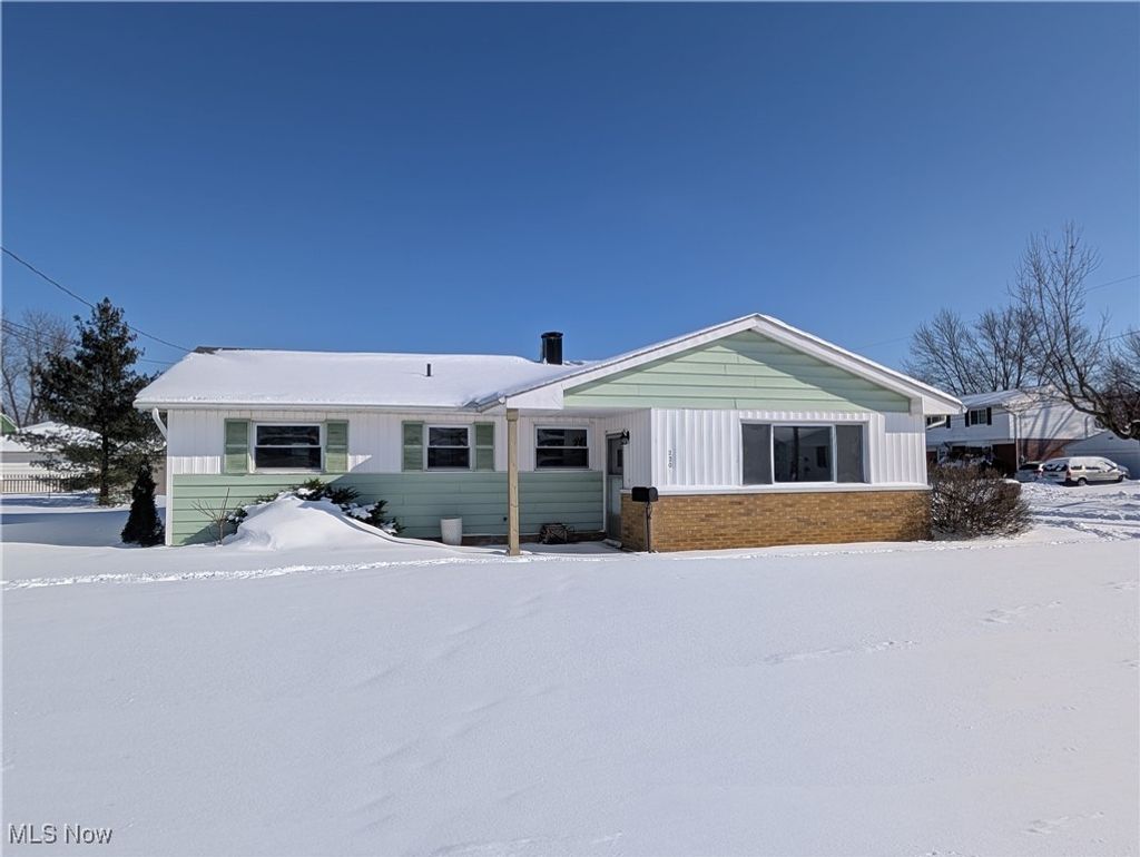 Photo of 220 Windsor Drive, Elyria, OH 44035 (MLS # 5184097)