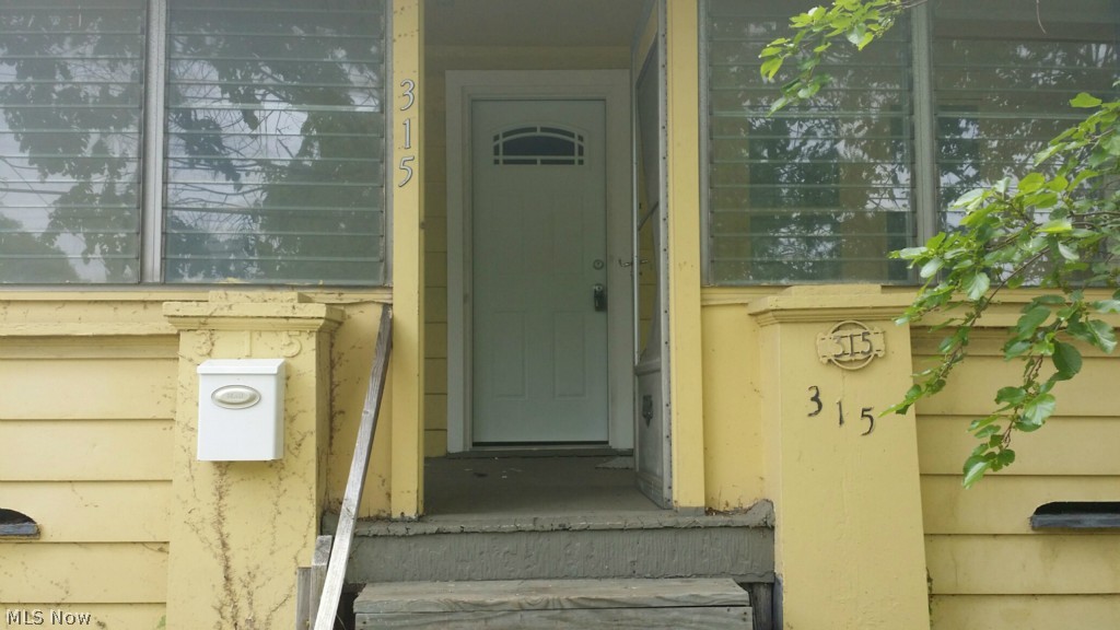 Attention Renters.....This totally remodeled 3 bedroom , 1 1/2 bathroom home is move in ready. Very nice neutral colors, brand new carpet, brand new bathroom upstairs, 1/2 bath downstairs, dining room. All new flooring and carpeting thruout. Immediate possession available. Call today this will not last.