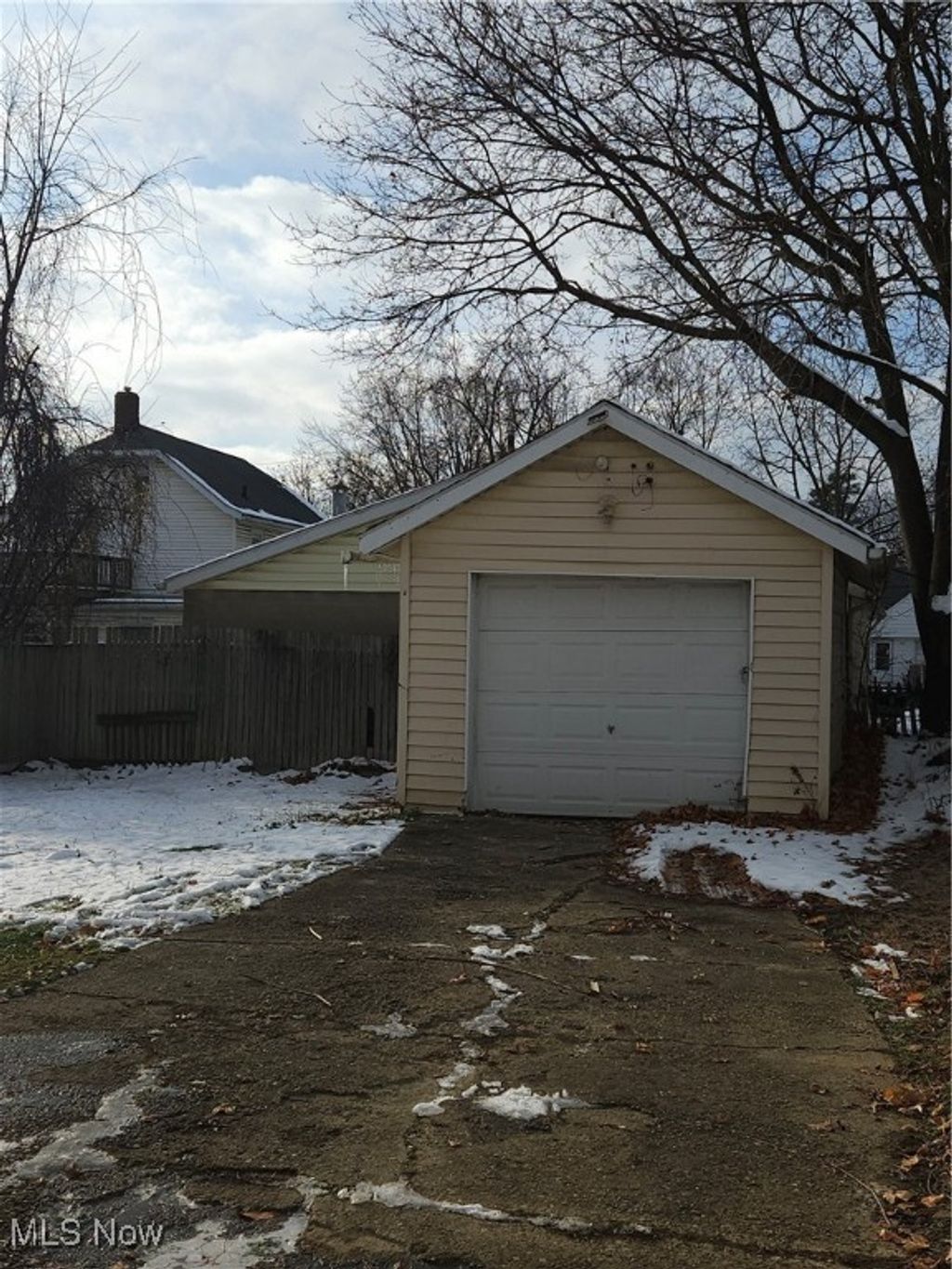 Photo of 1046 Linden Avenue, Akron, OH 44310 (MLS # 5175980)