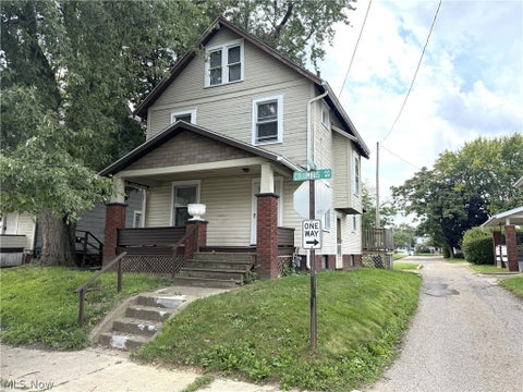 Homes For Sale - 527 Columbus Avenue<br/> Canton, OH 44708