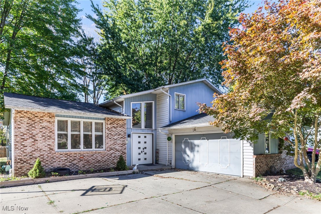 Welcome to this inviting and versatile single-family home nestled in the heart of Twinsburg. With 4 generous bedrooms, 2 full baths.
Interior Highlights
A warm, open living area that flows effortlessly into the dining and kitchen zones
Thoughtful layout providing both common spaces and privacy
Original charm with potential for modern updates
Central heating and air amenities to ensure year-round comfort
Unfinished basement space for future expansion, storage, or custom use
Fireplace feature adds character and cozy ambiance
Exterior & Outdoor
Spacious ~0.30-acre lot offers a generous yard with room to entertain, garden, or play
Attached two-car garage with direct access
Quiet, residential location with mature landscaping and solid curb appeal
Close proximity to shopping, schools, parks, and major commuter routes