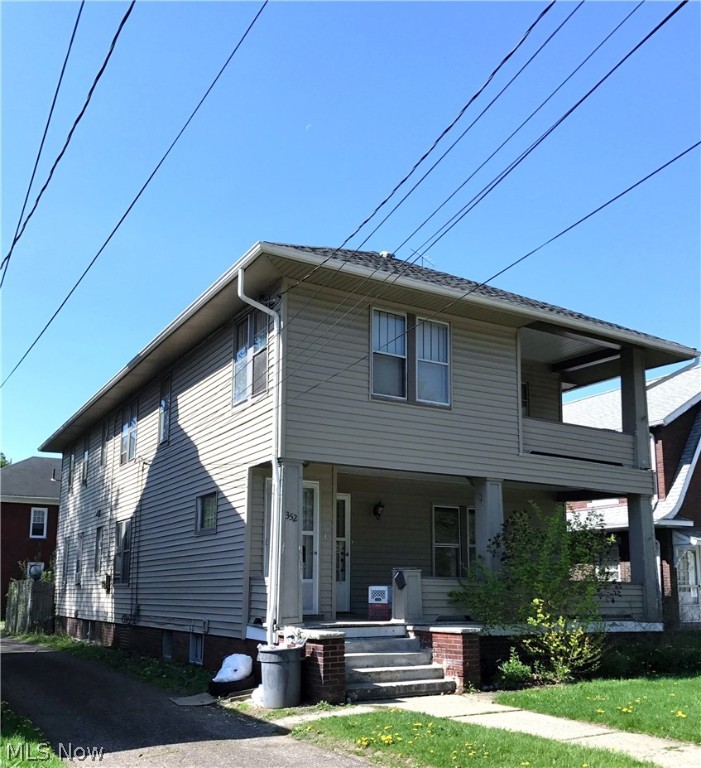 Great investment opportunity! Spacious duplex with separate utilities (owner pays water, sewer trash), both units have decorative fireplaces, upper unit has a balcony and lower level has a porch. Equipped with half a basement for storage, and a two car garage. Currently Unit #01 is occupied at $675.00 per month on a month to month lease.
Don't miss out in this one!