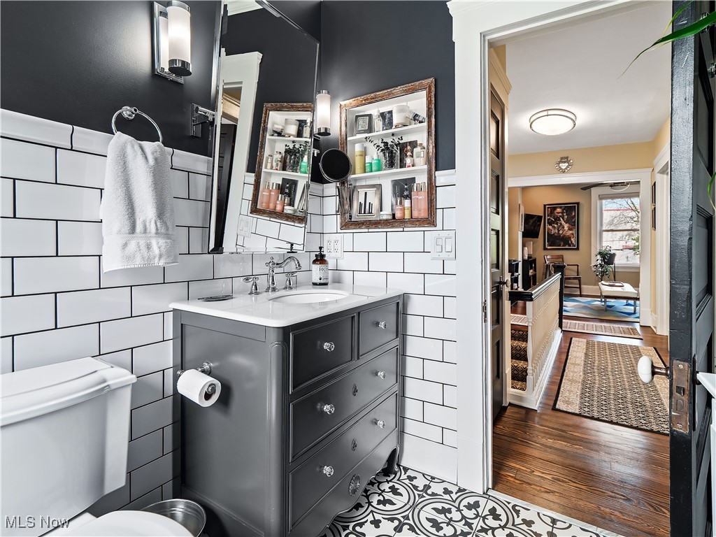 3704 Clinton Avenue, Cleveland, Ohio image 18