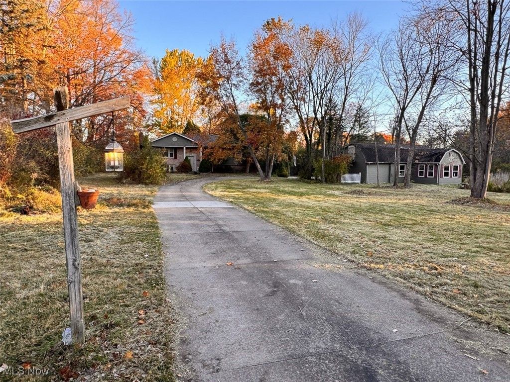 Photo of 712 Mcclurg Road, Youngstown, OH 44512 (MLS # 5168671)