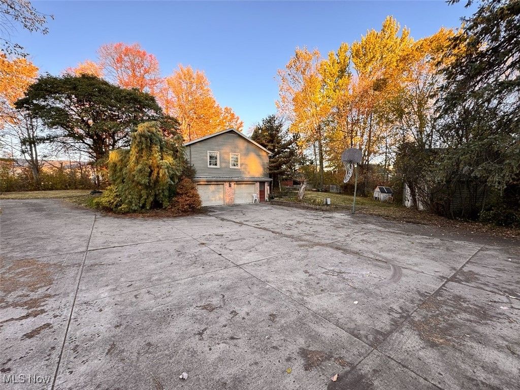 Photo of 712 Mcclurg Road, Youngstown, OH 44512 (MLS # 5168671)