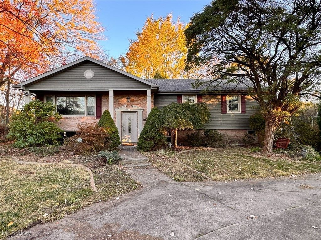 Photo of 712 Mcclurg Road, Youngstown, OH 44512 (MLS # 5168671)