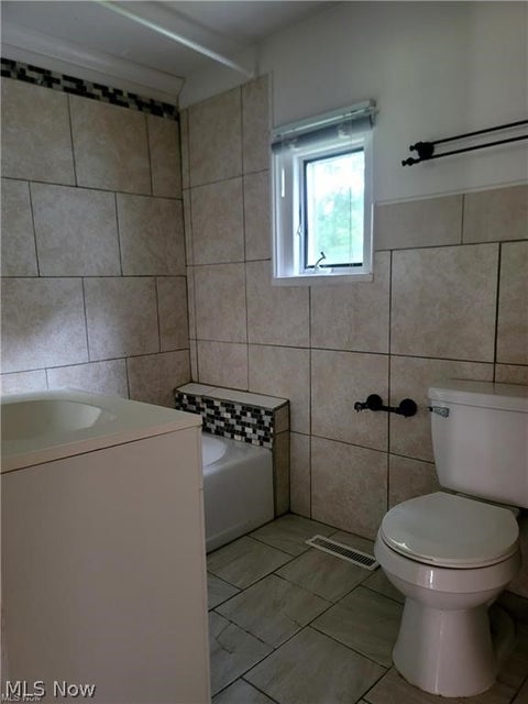 Tiny photo for 220 Robert Drive, Kent, OH 44240 (MLS # 5252868)