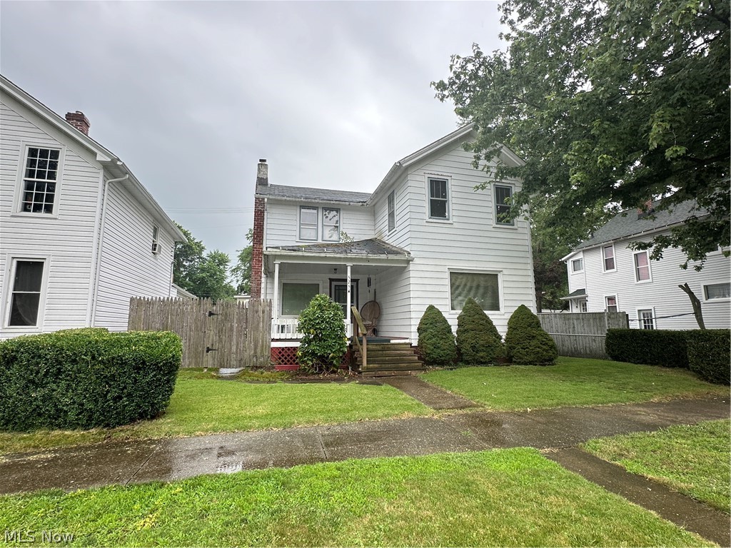 Perfect starter home! Beautiful hardwood floors throughout! Large inviting living room with fireplace. Open kitchen with large dining room and extra bonus room leading to a huge concrete patio. Bring your personal touches and make this cute house your HOME! Call me today to schedule a tour!