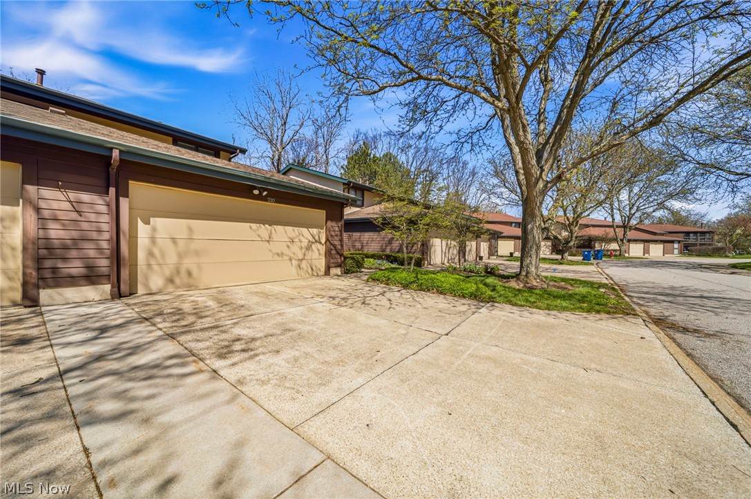 Woodhawk Club Condo - Residential