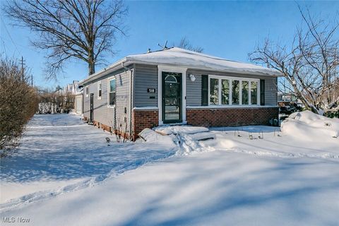 518 E 305th Street, Willowick, OH 44095 - #: 5185341